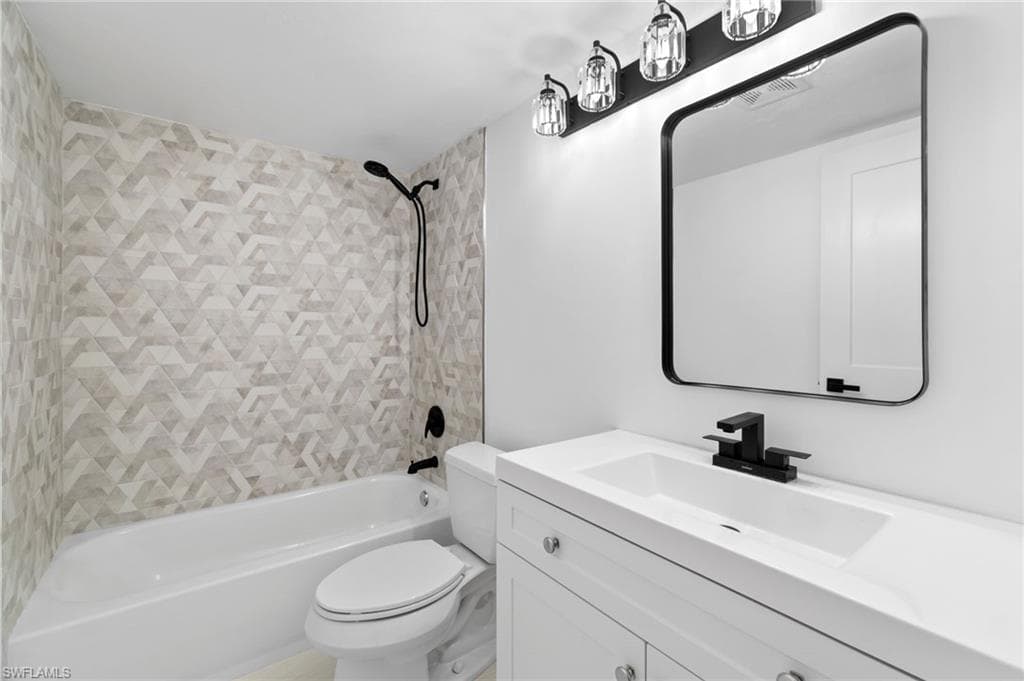 2106 Tama Cir 102, Naples, FL 34112-30