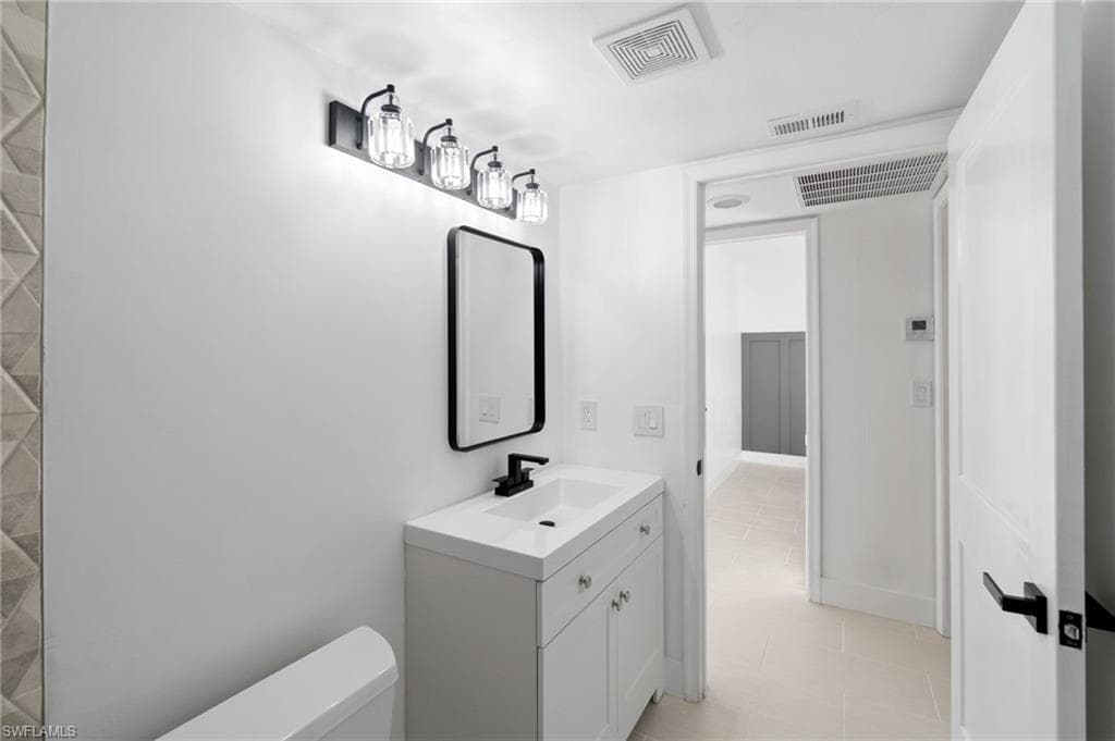 2106 Tama Cir 102, Naples, FL 34112-31