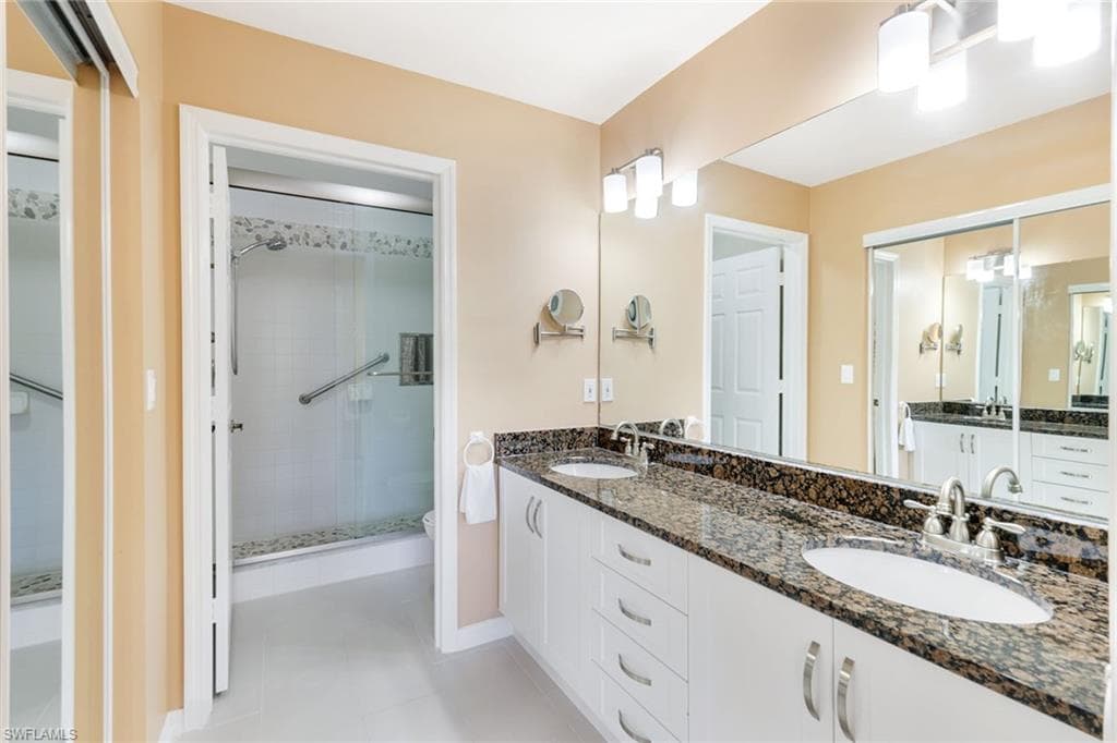 752 Wiggins Lake Dr 202, Naples, FL 34110-15