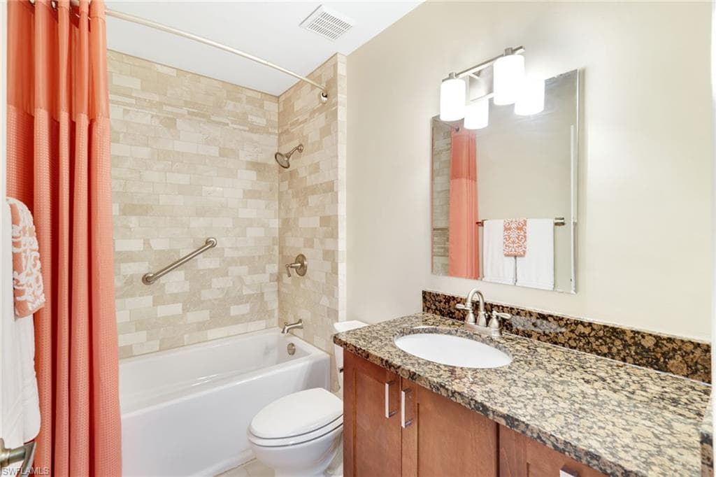 752 Wiggins Lake Dr 202, Naples, FL 34110-17