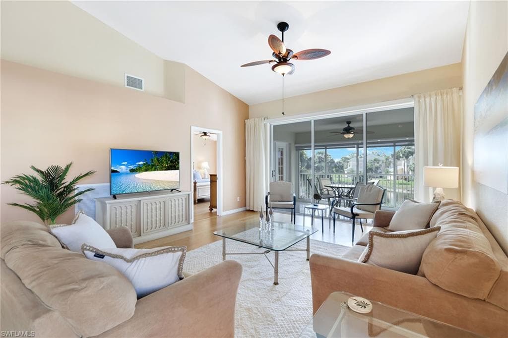 752 Wiggins Lake Dr 202, Naples, FL 34110-19