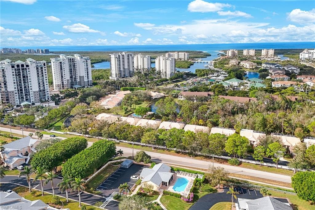 752 Wiggins Lake Dr 202, Naples, FL 34110-24