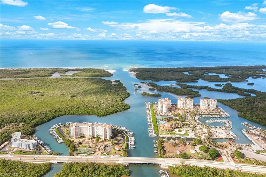 752 Wiggins Lake Dr 202, Naples, FL 34110-28