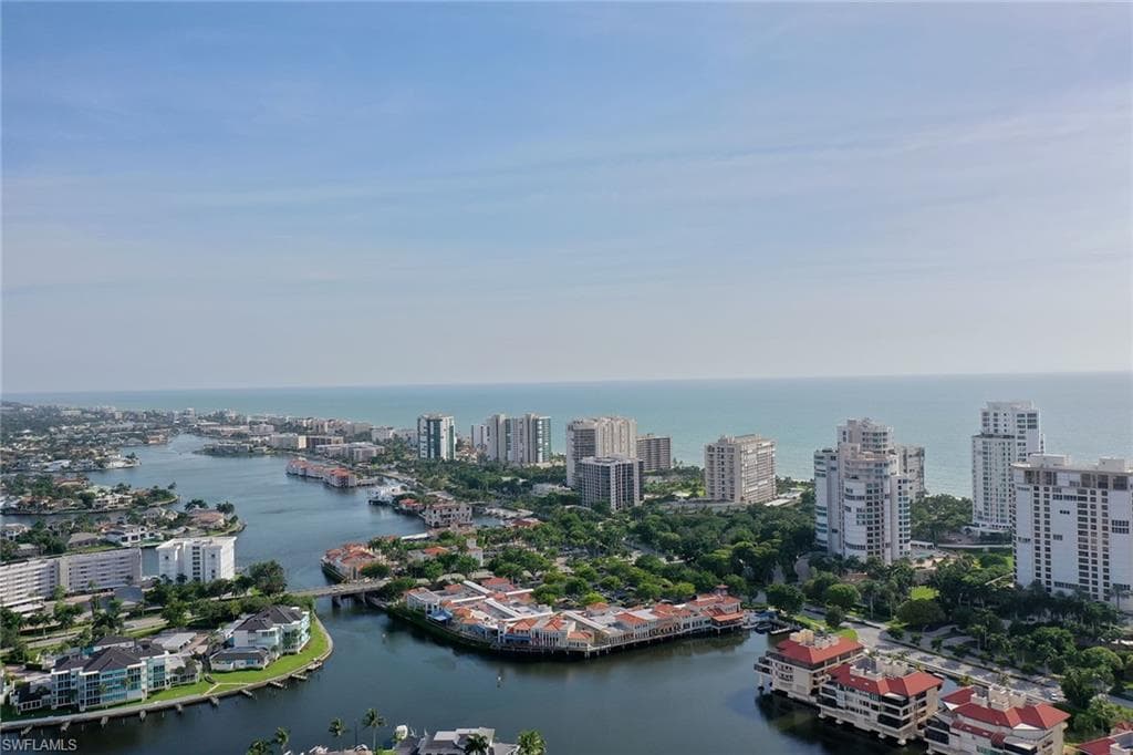 752 Wiggins Lake Dr 202, Naples, FL 34110-34