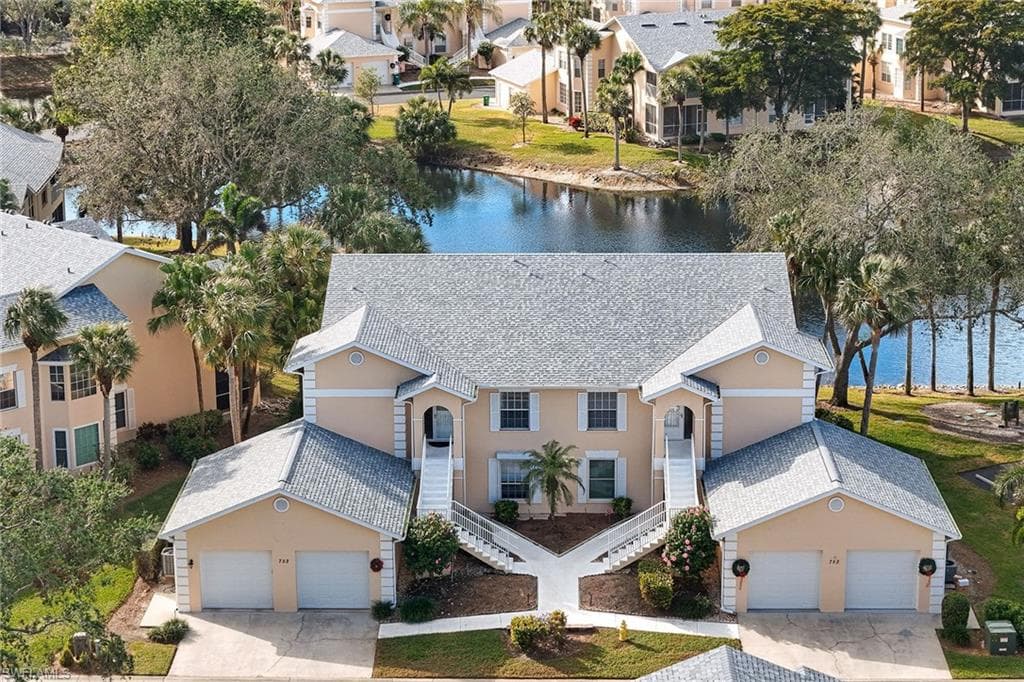752 Wiggins Lake Dr 202, Naples, FL 34110-3