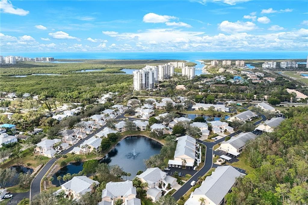 752 Wiggins Lake Dr 202, Naples, FL 34110-4