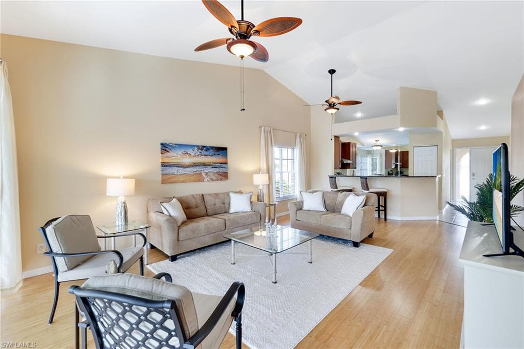 752 Wiggins Lake Dr 202, Naples, FL 34110-7
