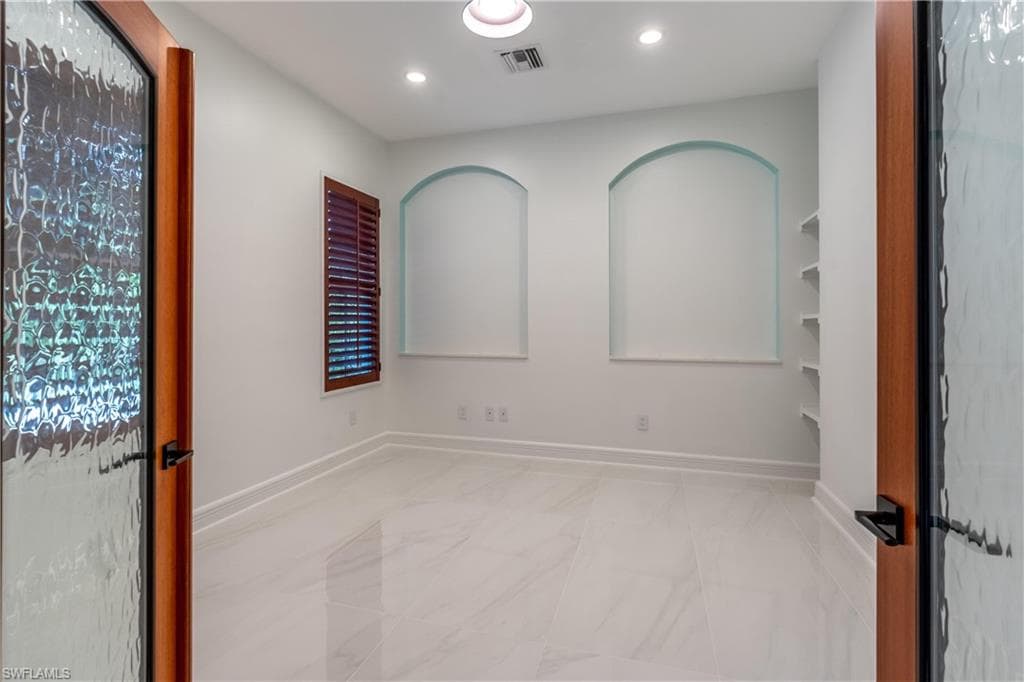 1160 8th St S, Naples, FL 34102-8