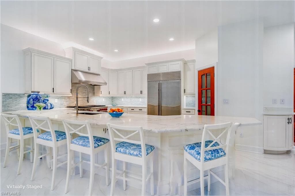 1160 8th St S, Naples, FL 34102-15