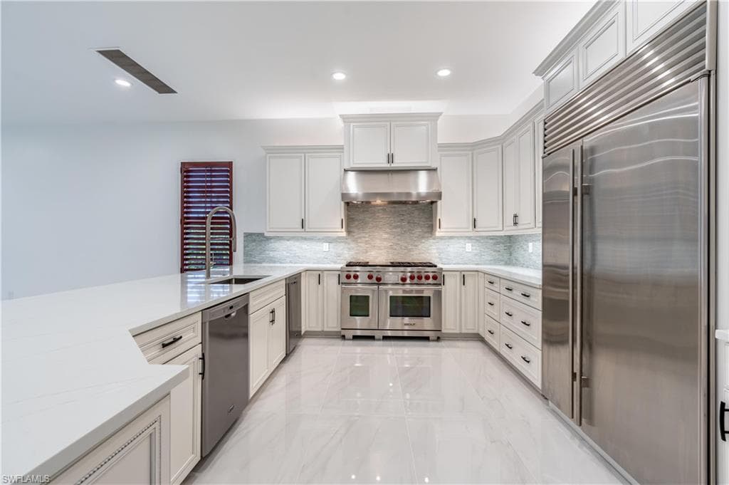 1160 8th St S, Naples, FL 34102-17