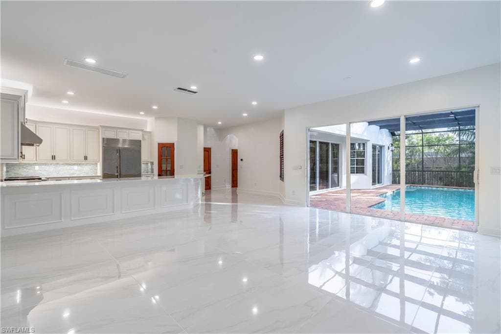 1160 8th St S, Naples, FL 34102-21