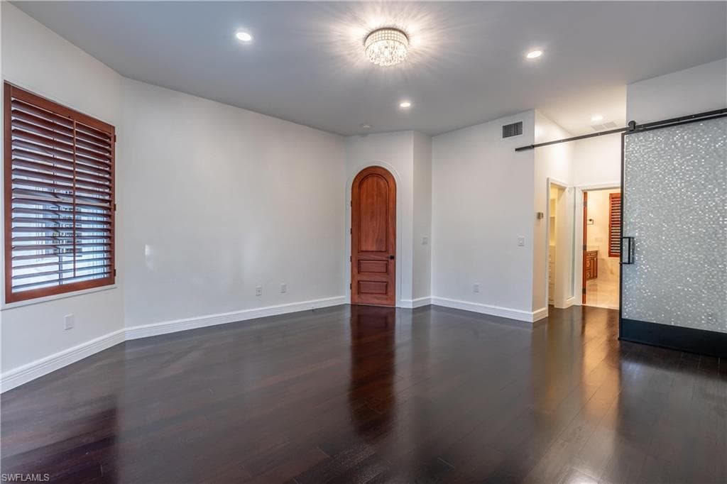1160 8th St S, Naples, FL 34102-26