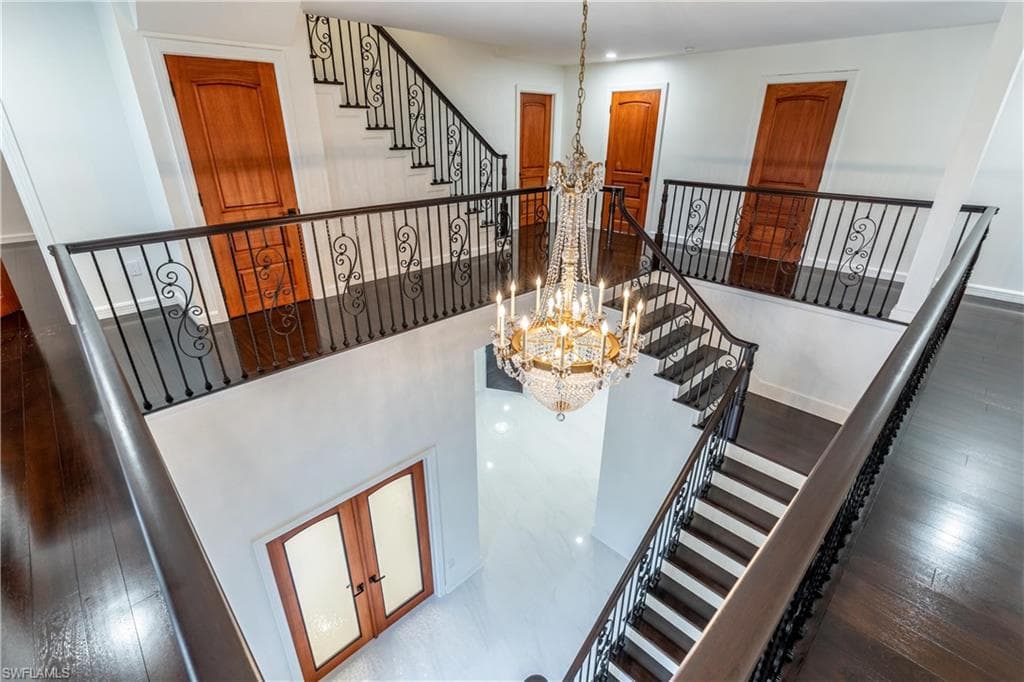 1160 8th St S, Naples, FL 34102-29