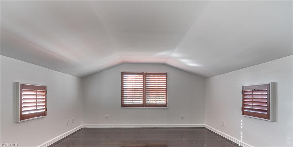 1160 8th St S, Naples, FL 34102-33