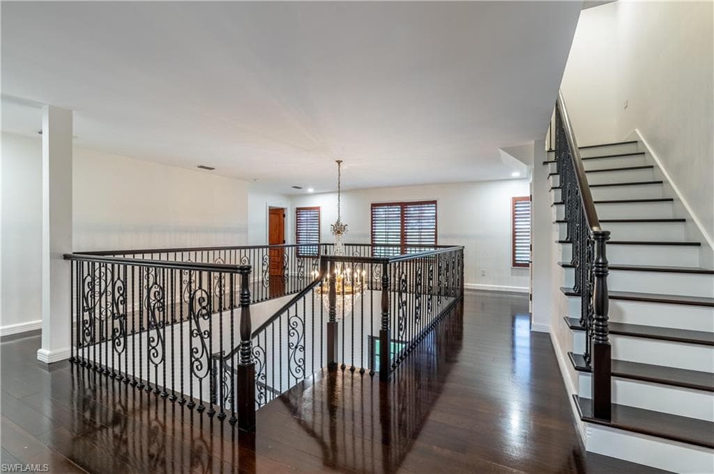 1160 8th St S, Naples, FL 34102-37