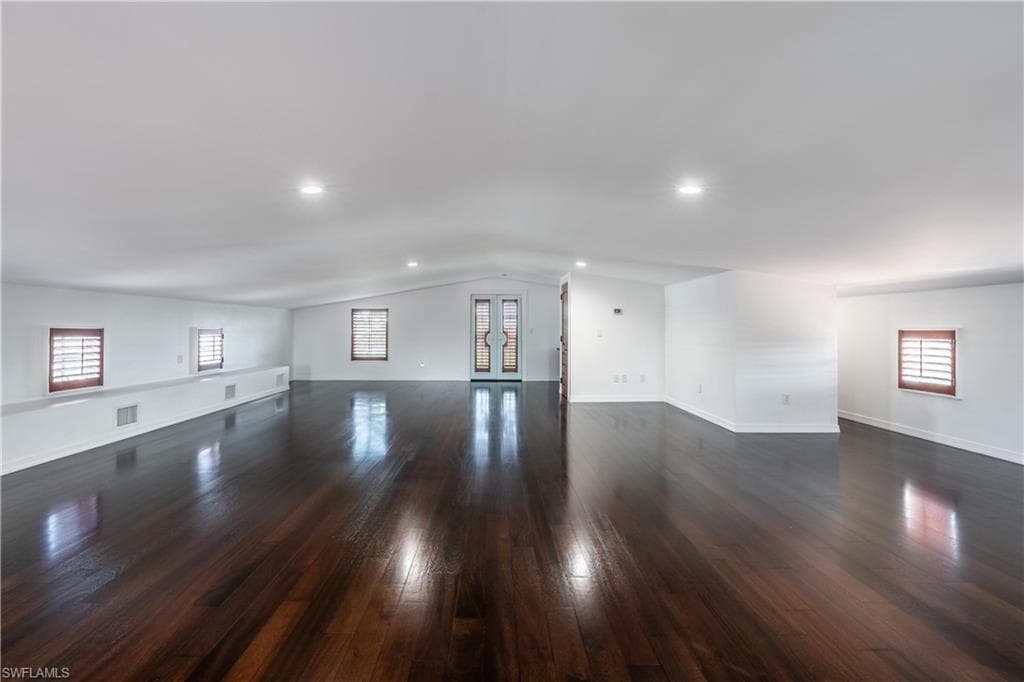 1160 8th St S, Naples, FL 34102-38