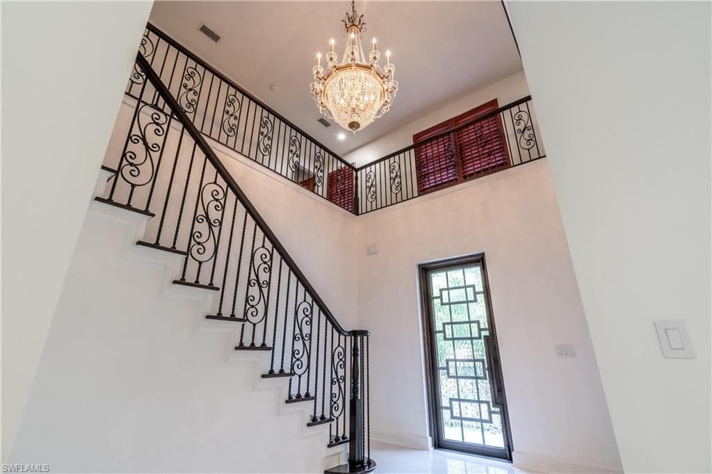 1160 8th St S, Naples, FL 34102-5