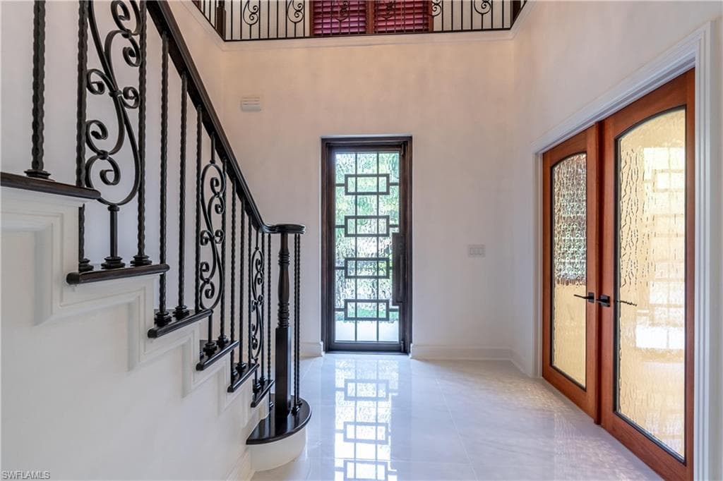 1160 8th St S, Naples, FL 34102-6