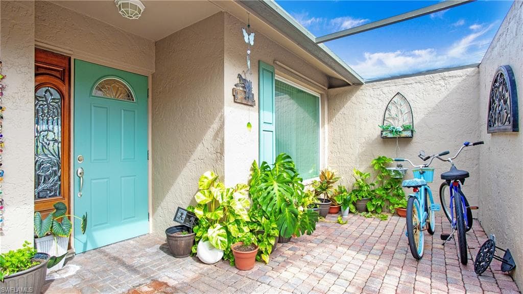 108 Payne Ct, Naples, FL 34112-7