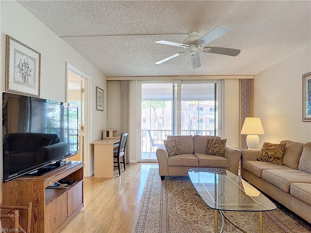 170 Turtle Lake Ct 211, Naples, FL 34105-10