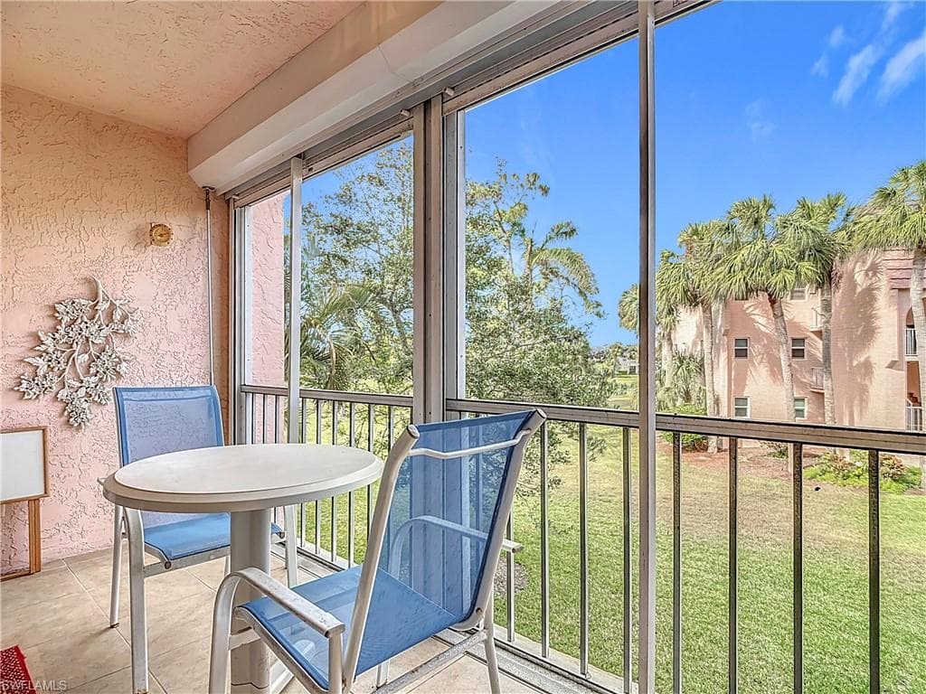 170 Turtle Lake Ct 211, Naples, FL 34105-17