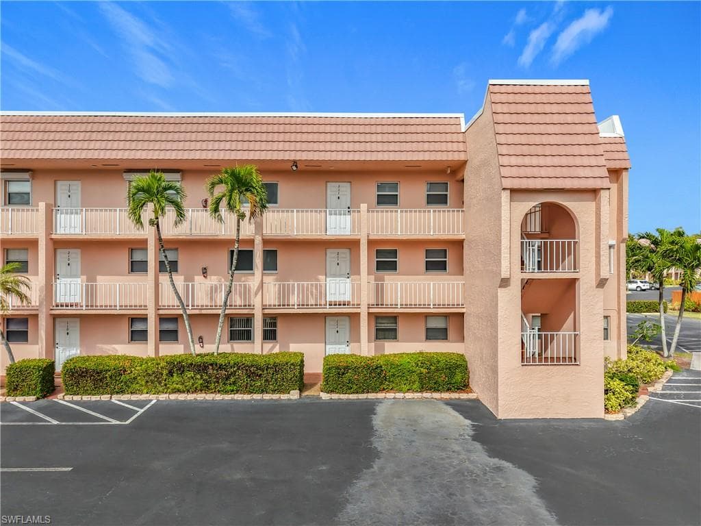 170 Turtle Lake Ct 211, Naples, FL 34105-18