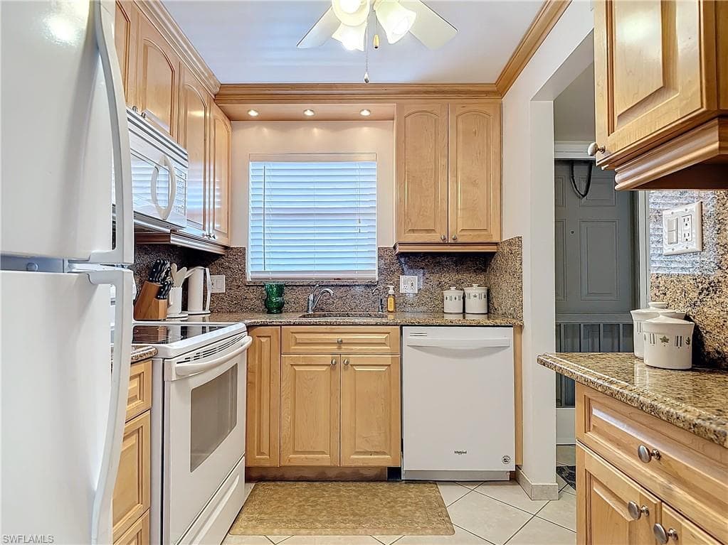 170 Turtle Lake Ct 211, Naples, FL 34105-5