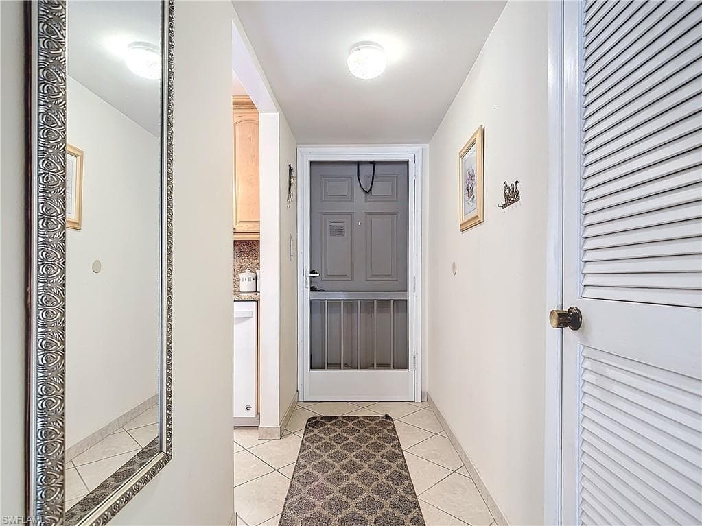 170 Turtle Lake Ct 211, Naples, FL 34105-6