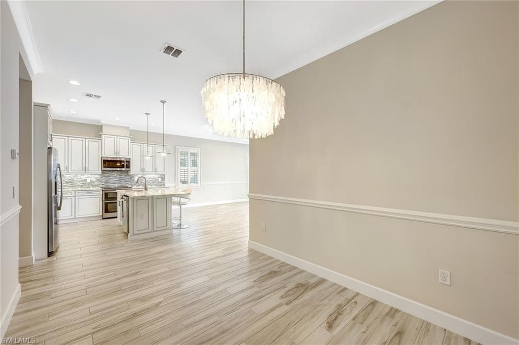 5676 Highbourne Dr, Naples, FL 34113-14