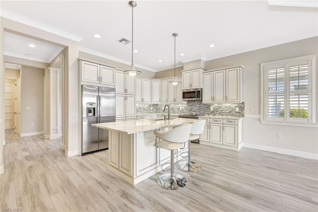 5676 Highbourne Dr, Naples, FL 34113-17