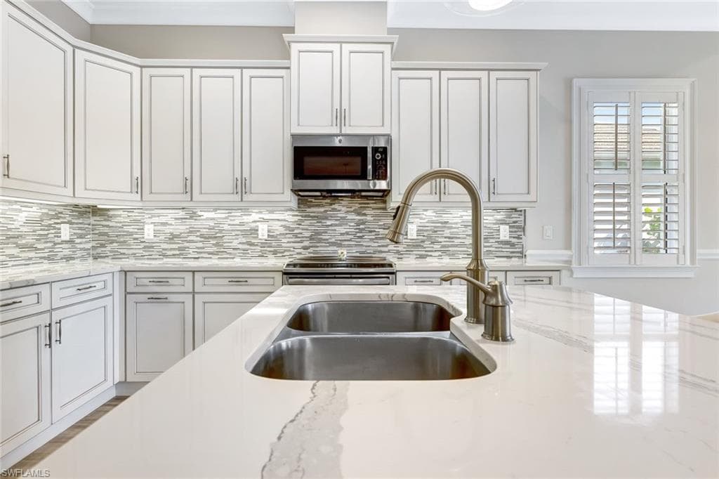 5676 Highbourne Dr, Naples, FL 34113-4