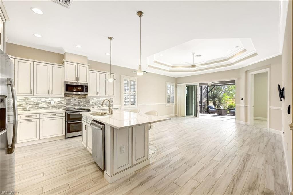 5676 Highbourne Dr, Naples, FL 34113-6