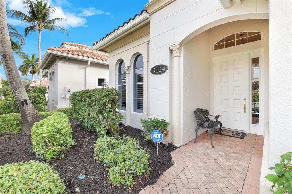 9104 Cherry Oaks Trl, Naples, FL 34114-3