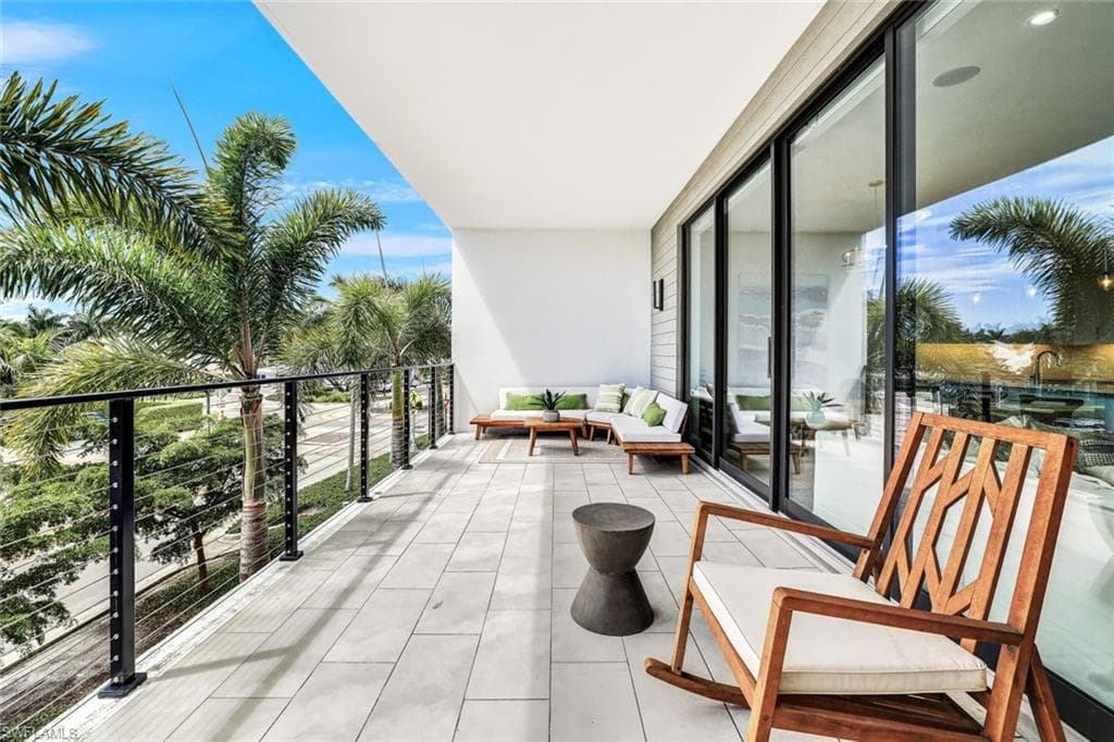850 Central Ave 207, Naples, FL 34102-17