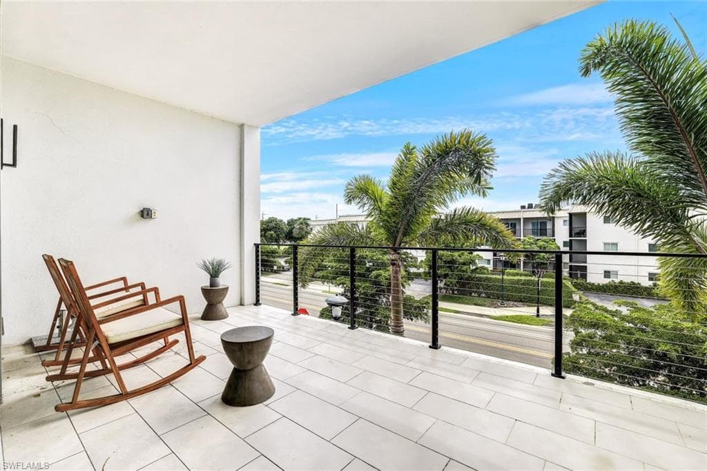 850 Central Ave 207, Naples, FL 34102-18