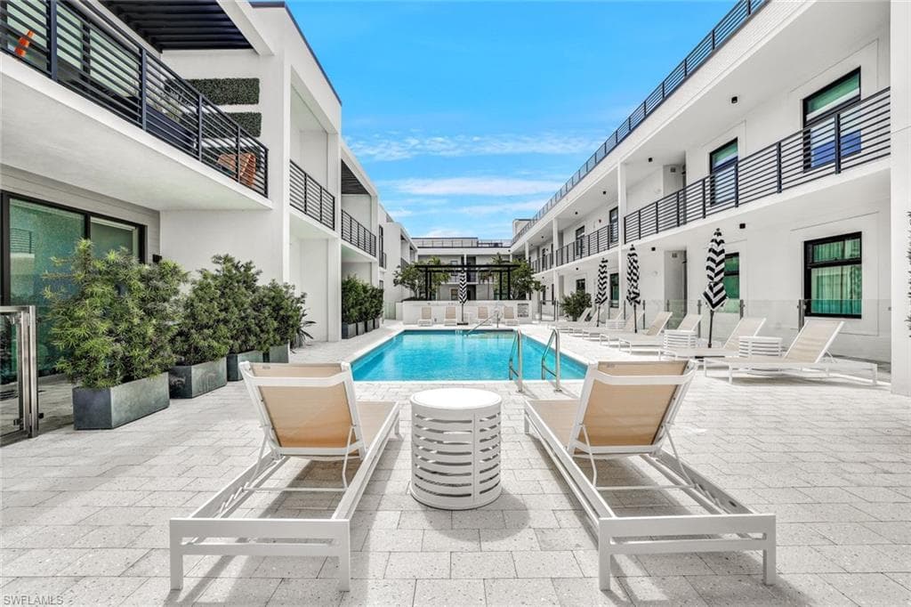 850 Central Ave 207, Naples, FL 34102-19