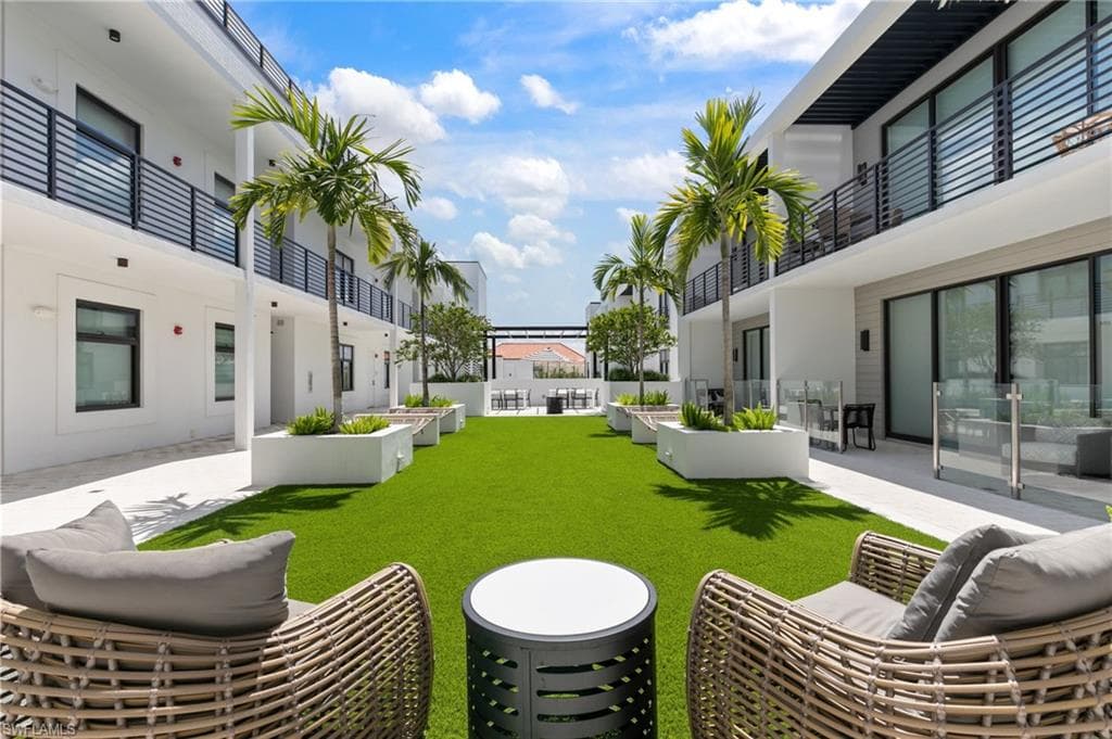 850 Central Ave 207, Naples, FL 34102-22