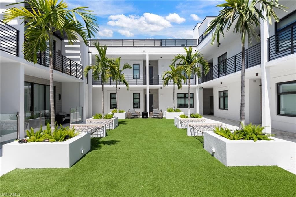 850 Central Ave 207, Naples, FL 34102-24