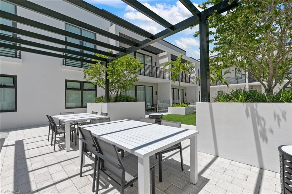 850 Central Ave 207, Naples, FL 34102-25