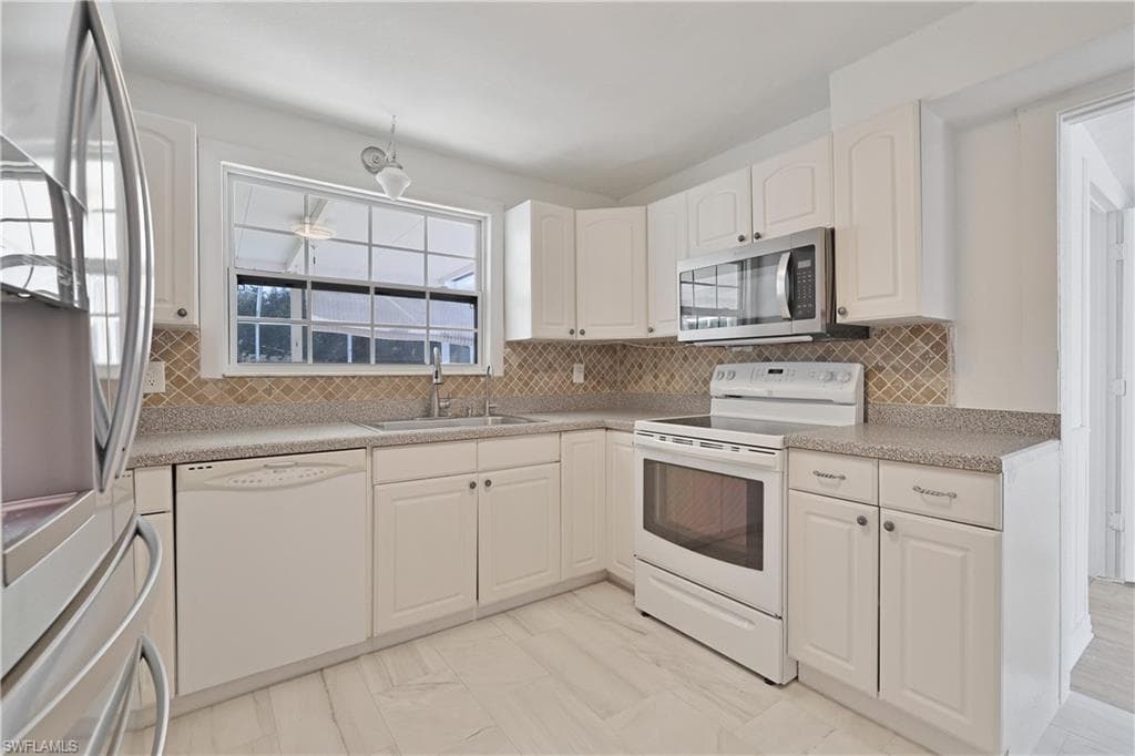 1676 Sunset Pl, Fort Myers, FL 33901-7
