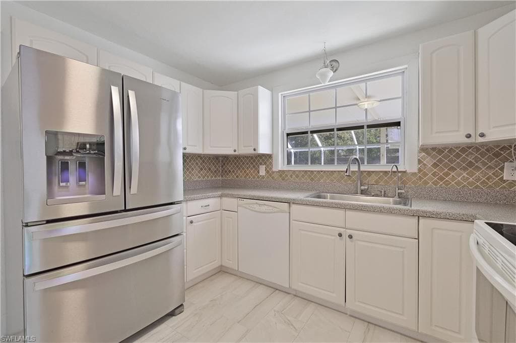1676 Sunset Pl, Fort Myers, FL 33901-8