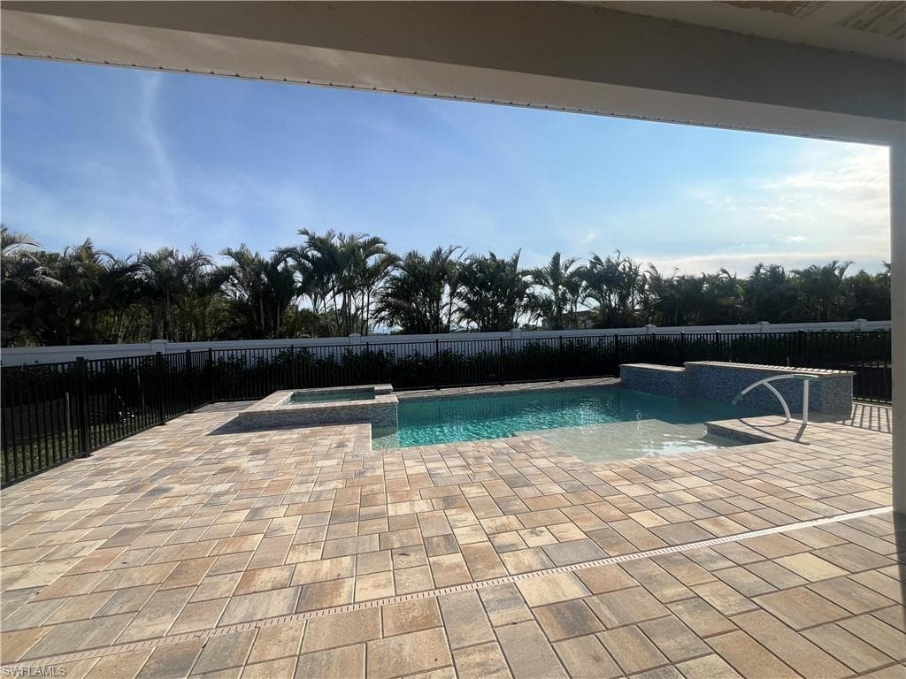8795 Oceana Way, Naples, FL 34114-1