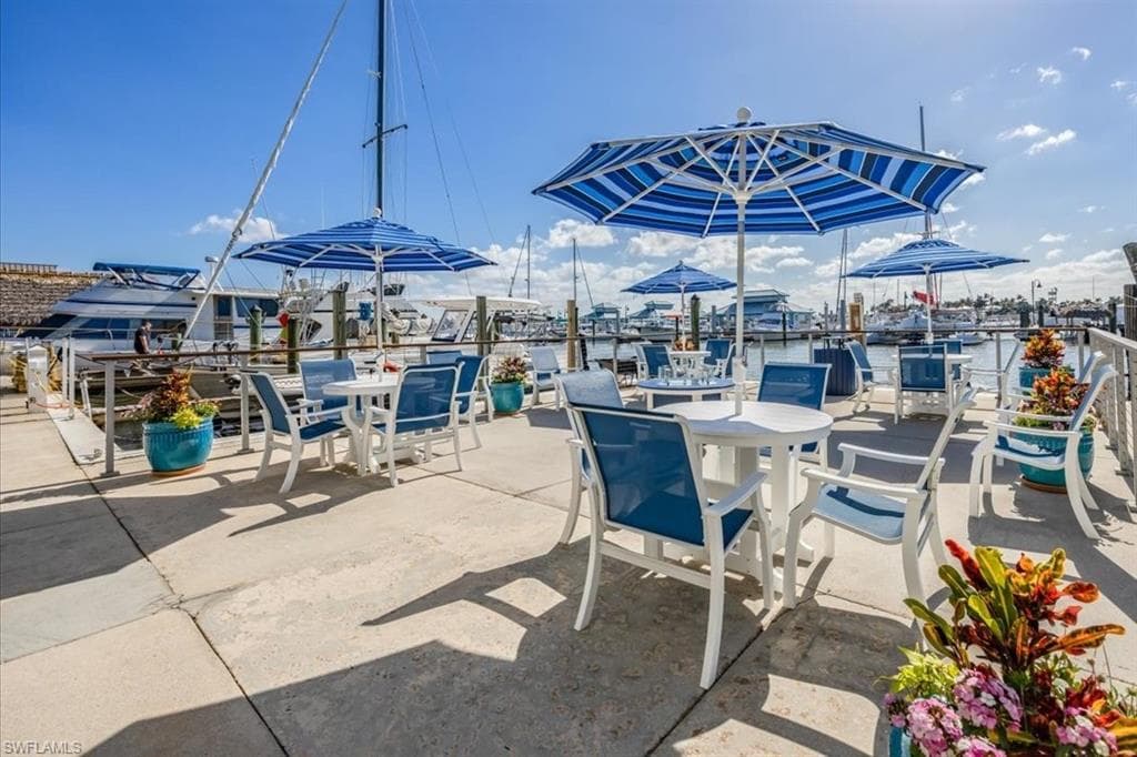 900 Broad Ave S 125, Naples, FL 34102-15