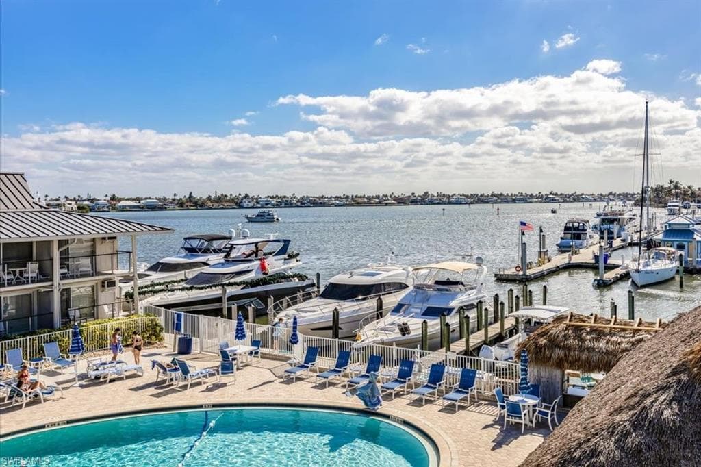 900 Broad Ave S 125, Naples, FL 34102-18