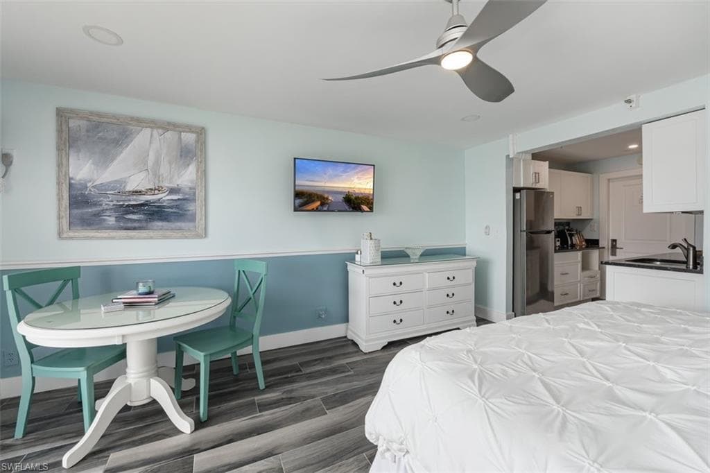 900 Broad Ave S 125, Naples, FL 34102-4