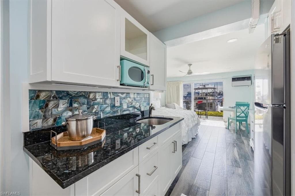 900 Broad Ave S 125, Naples, FL 34102-6