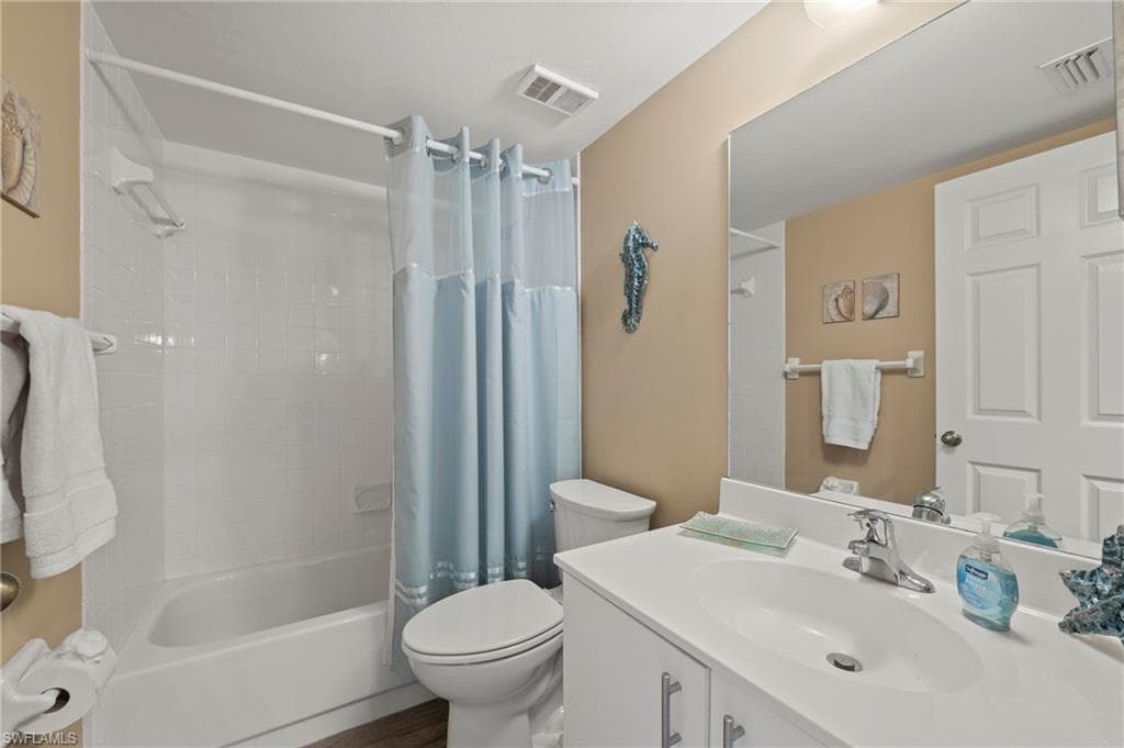 1051 Eastham Way B-204, Naples, FL 34104-16