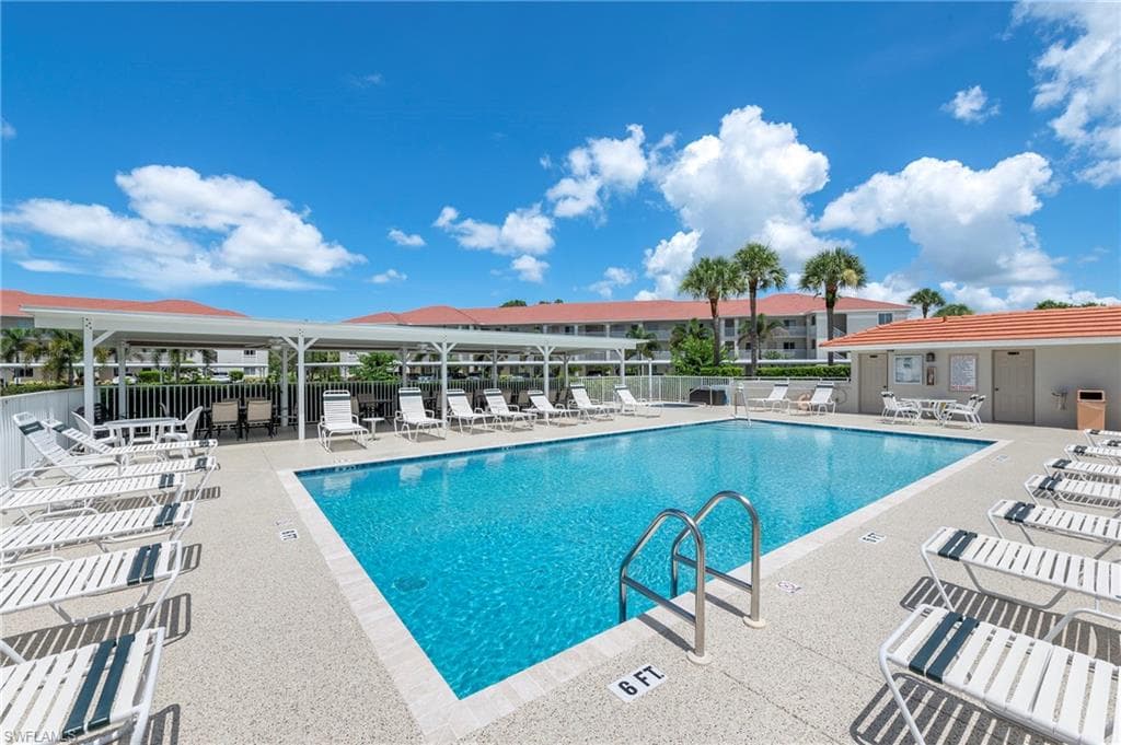 1051 Eastham Way B-204, Naples, FL 34104-22