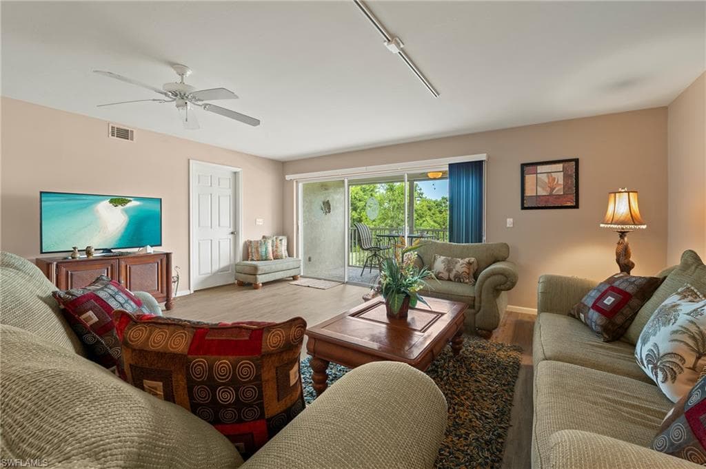 1051 Eastham Way B-204, Naples, FL 34104-6