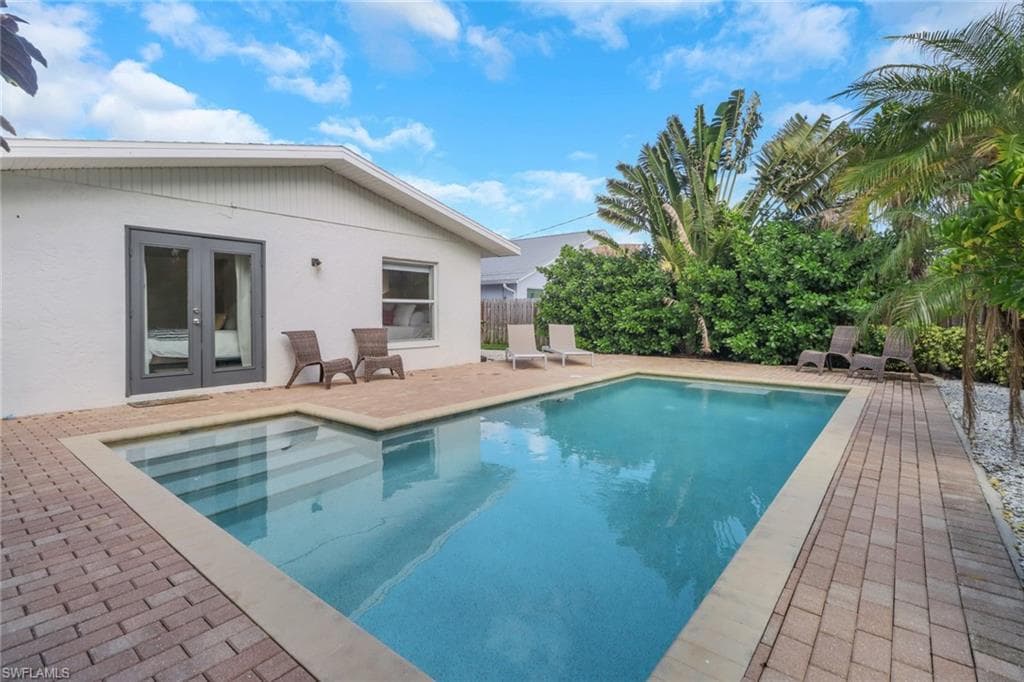 758 93rd Ave N, Naples, FL 34108-19